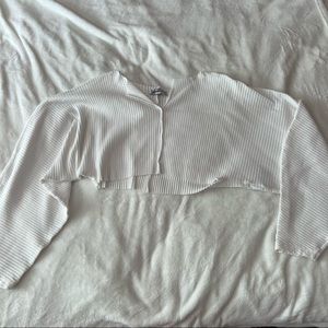 URBAN OUTFITTERS white long sleeve baggy crop size XS